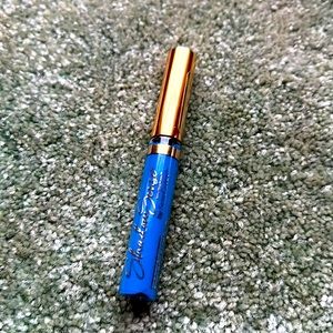 Senegence eyeshadow in blue